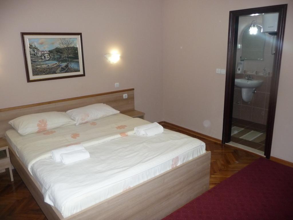 Hotel Ambiente Podgoriçe Oda fotoğraf