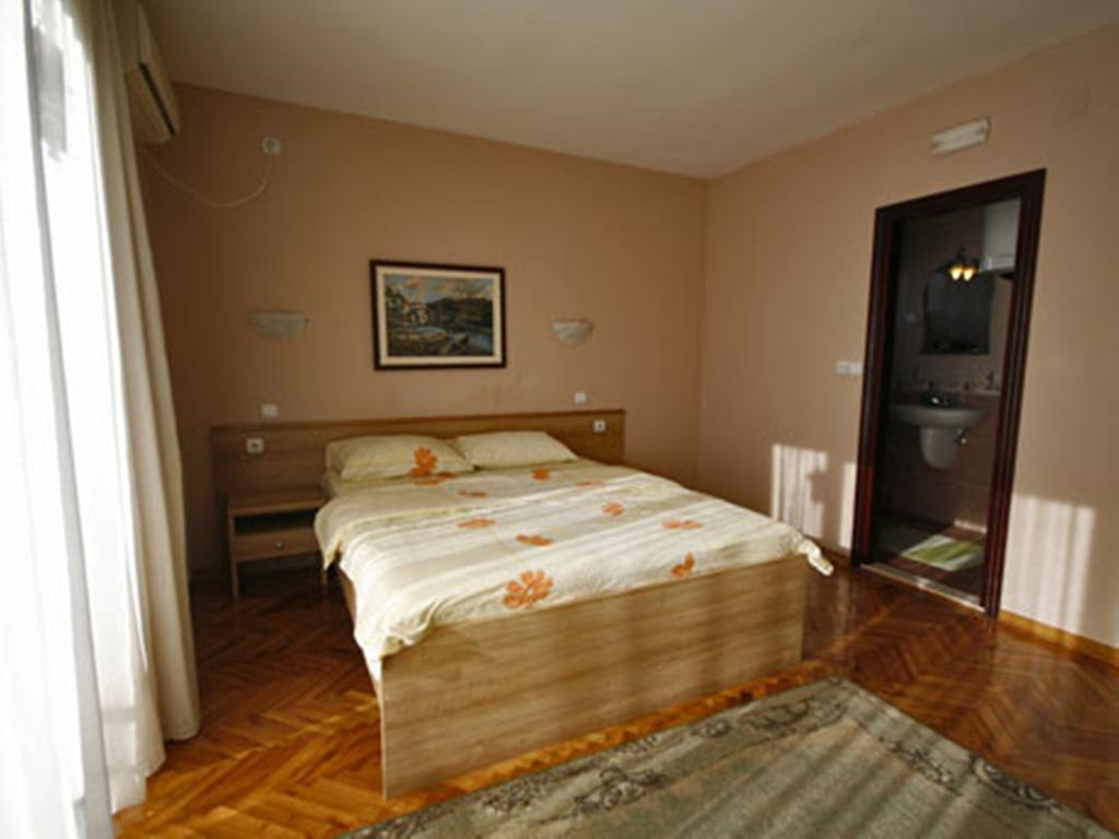 Hotel Ambiente Podgoriçe Oda fotoğraf